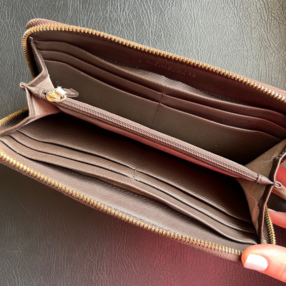 Michael Kors Wallet - Picture 2 of 2